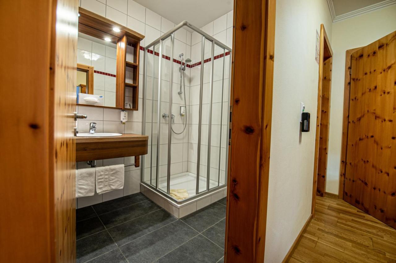 Hotel Raunig บาด ไคลน์เคิร์ชไฮม์ ภายนอก รูปภาพ