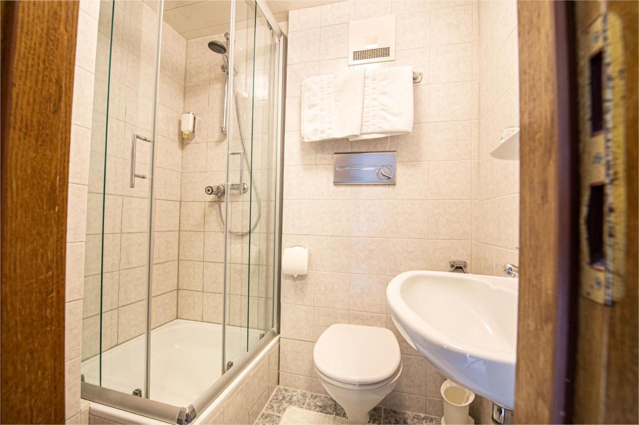 Hotel Raunig บาด ไคลน์เคิร์ชไฮม์ ภายนอก รูปภาพ